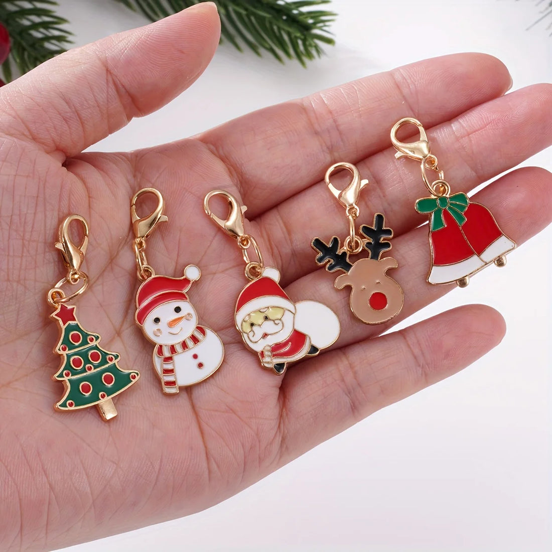30pcs Random Mixed Christmas Keychains - Santa, Tree, Reindeer & Snowflake Bag Decorations, Festive Accessories & Party Favors